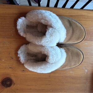Koolaburra uggs Chestnut Suede Slippers with Cream shearling Fur size 9